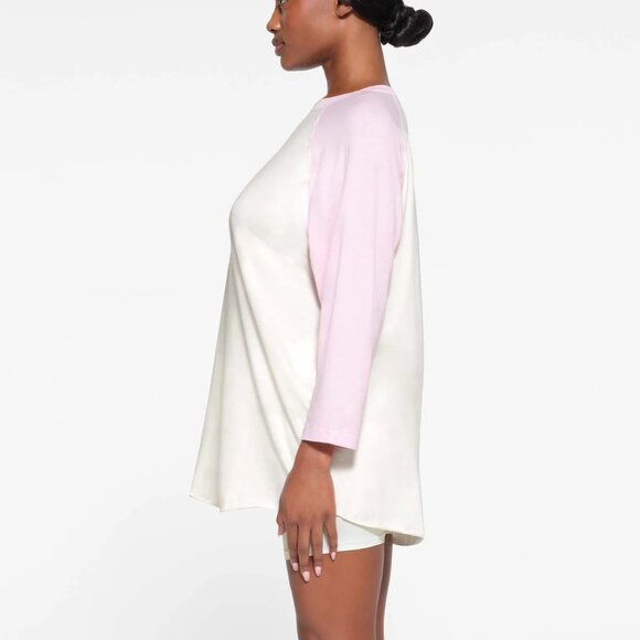 NWT SKIMS BOYFRIEND RAGLAN LONG SLEEVE T-SHIRT, SIZE: MEDIUM *SOLD OUT* - Picture 3 of 7